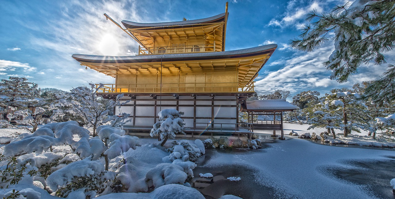 kinkakuji-temple-2328557_1280.jpg